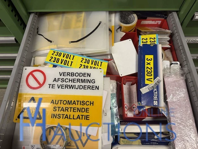 Partij machineonderdelen en veiligheidssignalisatie - afbeelding 56 van  74