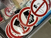 Partij machineonderdelen en veiligheidssignalisatie - afbeelding 68 van  74