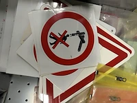 Partij machineonderdelen en veiligheidssignalisatie - afbeelding 69 van  74