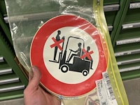 Partij machineonderdelen en veiligheidssignalisatie - afbeelding 70 van  74