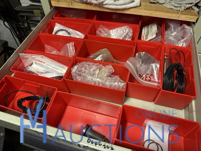 Partij machineonderdelen, kabels en afdichtingen - afbeelding 45 van  51