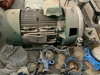 Partij machineonderdelen - afbeelding 1 van  3