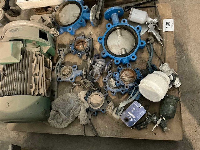 Partij machineonderdelen - afbeelding 2 van  3