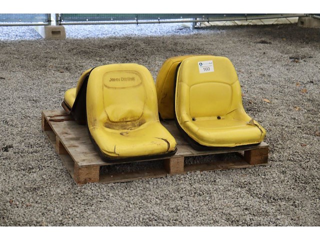 Partij machinestoelen john deere 4stuks (marge) - afbeelding 1 van  1