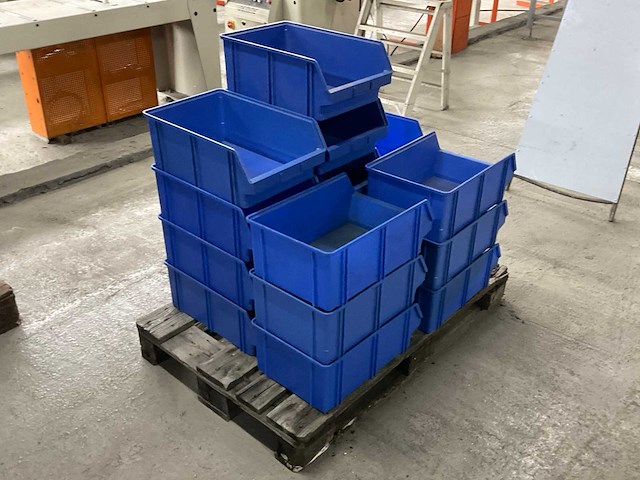 Partij magazijnbakken - afbeelding 1 van  1