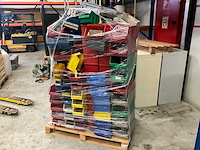 Partij magazijnbakken - afbeelding 1 van  3