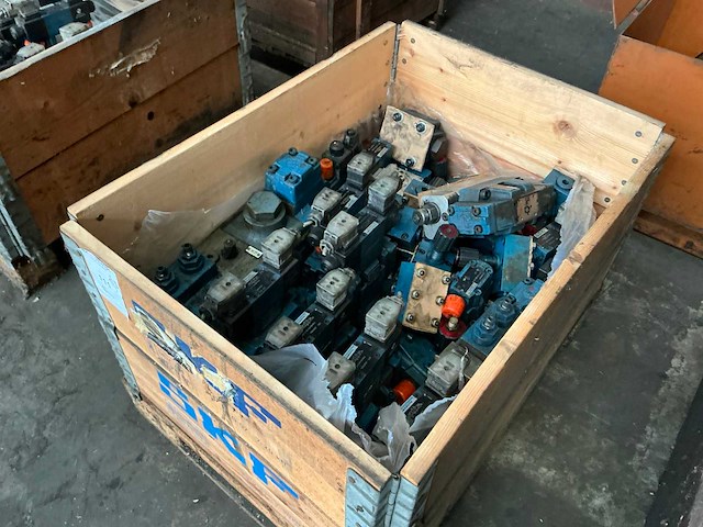 Partij mannesmann redroth hydraulische ventielblokken - afbeelding 1 van  3