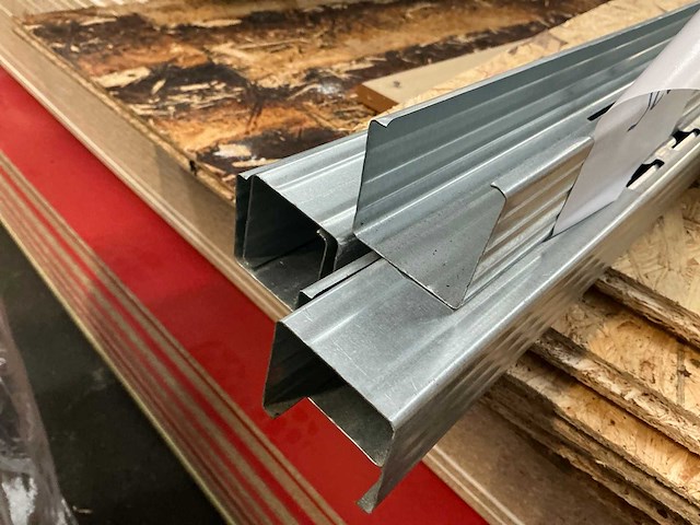 Partij materiaal voor valse wanden - afbeelding 3 van  4