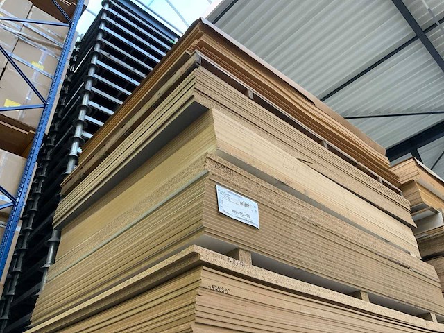 Partij mdf hdf decoratie spaanplaten 23m³ - afbeelding 1 van  1