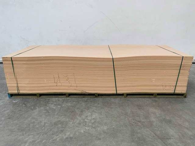 Partij mdf-platen 3055x1220x4mm 153 stuks nieuw - afbeelding 1 van  1
