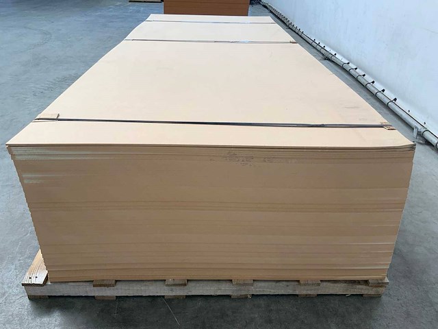 Partij mdf-platen 3055x1225x6mm 83 stuks nieuw - afbeelding 1 van  1