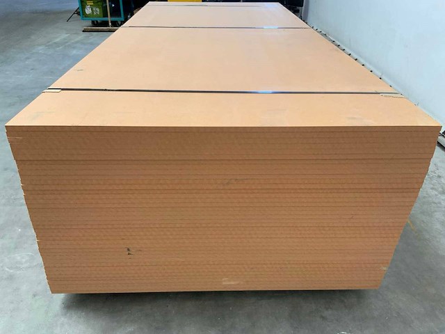 Partij mdf-platen unilin/spanolux 3055x1300x18 mm 39 stuks nieuw - afbeelding 1 van  1