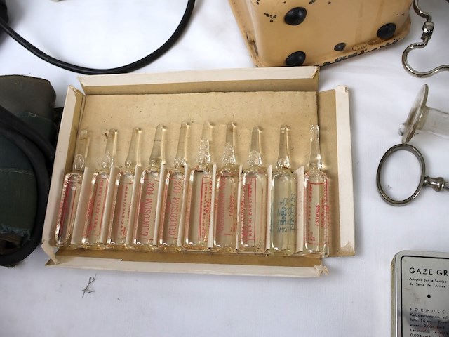 Partij medisch materiaal - afbeelding 10 van  10