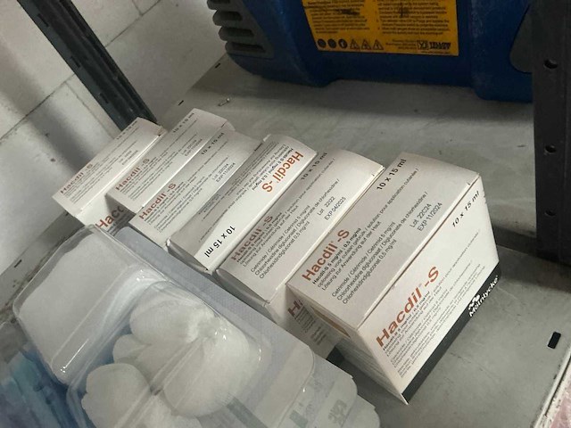 Partij medische benodigdheden - afbeelding 3 van  7