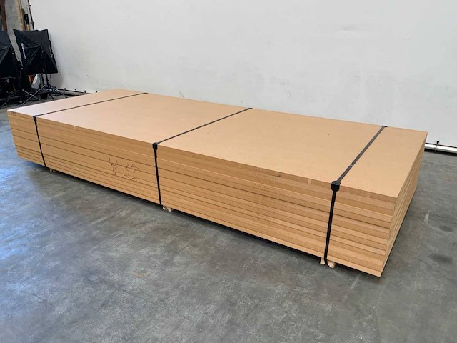Partij medite mdf-platen 3055x1222x32mm 14 stuks nieuw - afbeelding 1 van  1