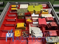 Partij meet- en veiligheidscomponenten schneider siemens - afbeelding 16 van  18