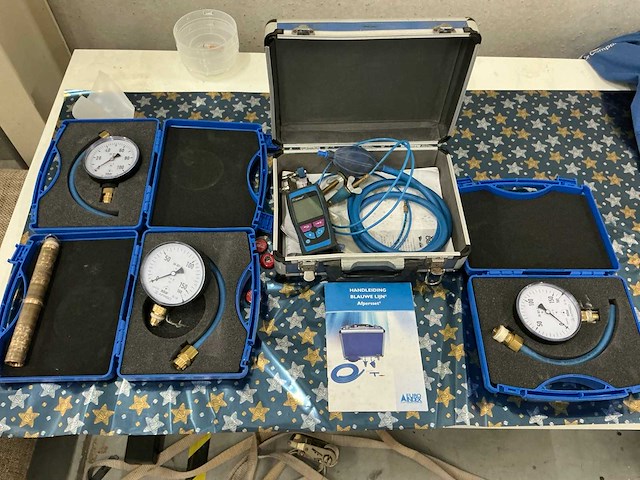 Partij meetapparaten - afbeelding 1 van  4