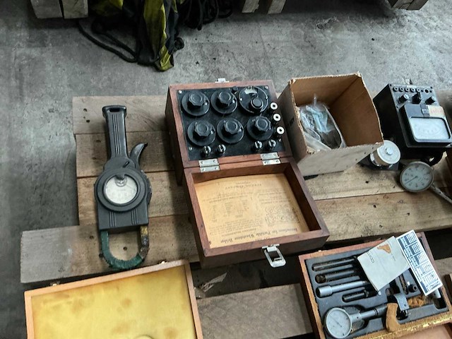 Partij meetgereedschappen - afbeelding 5 van  13