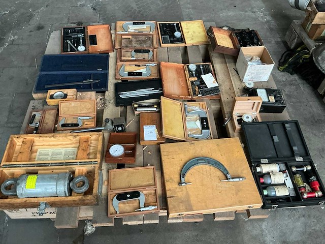 Partij meetgereedschappen - afbeelding 1 van  13