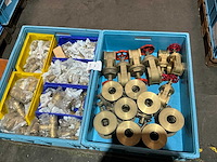 Partij messing afsluiters en fittingmateriaal