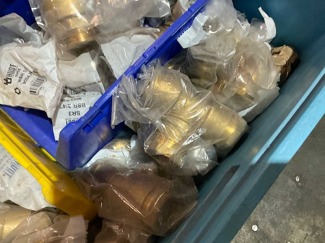 Partij messing afsluiters en fittingmateriaal - afbeelding 4 van  9