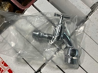 Partij messing afsluiters en fittingmateriaal - afbeelding 1 van  12