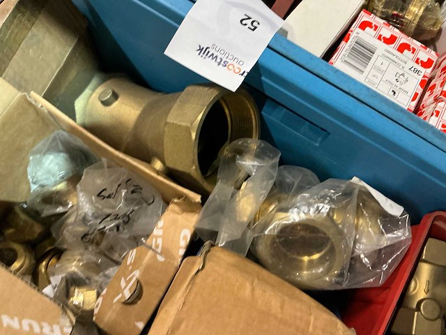 Partij messing afsluiters en fittingmateriaal - afbeelding 3 van  12