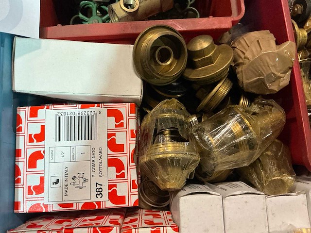 Partij messing afsluiters en fittingmateriaal - afbeelding 4 van  12