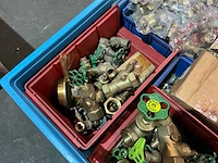 Partij messing afsluiters en fittingmateriaal - afbeelding 7 van  12