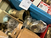 Partij messing afsluiters en fittingmateriaal - afbeelding 10 van  12