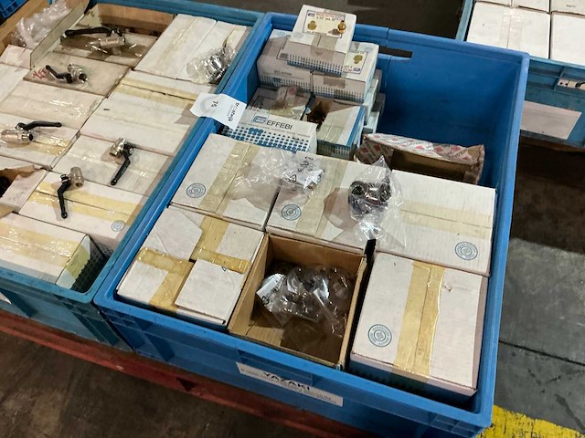 Partij messing afsluiters en installatie materiaal - afbeelding 2 van  10