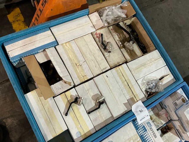 Partij messing afsluiters en installatie materiaal - afbeelding 4 van  10