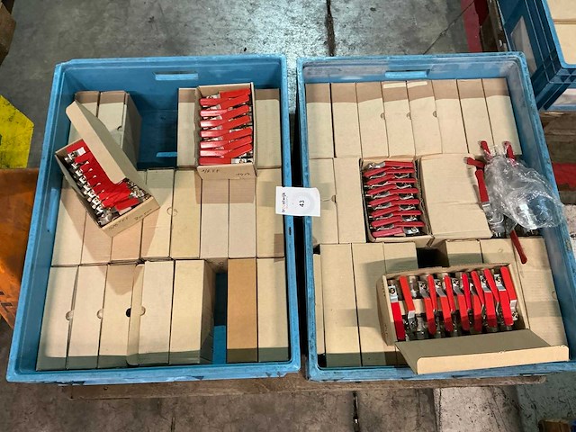 Partij messing afsluiters - afbeelding 1 van  5