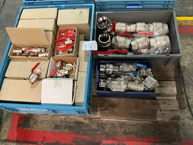 Partij messing afsluiters - afbeelding 1 van  8