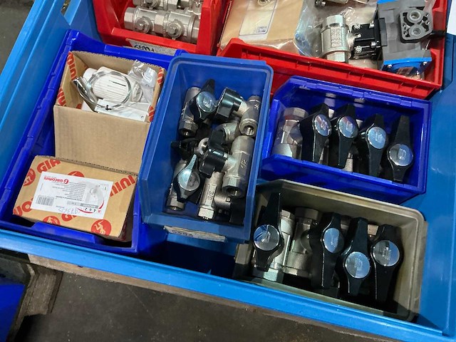 Partij messing afsluiters - afbeelding 6 van  7