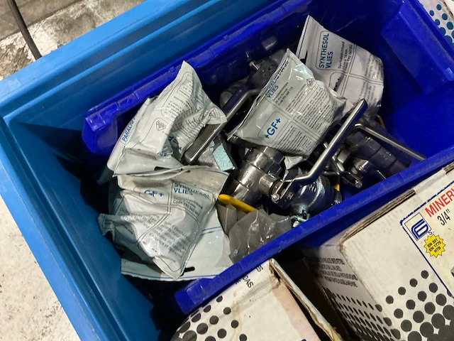 Partij messing afsluiters - afbeelding 3 van  11
