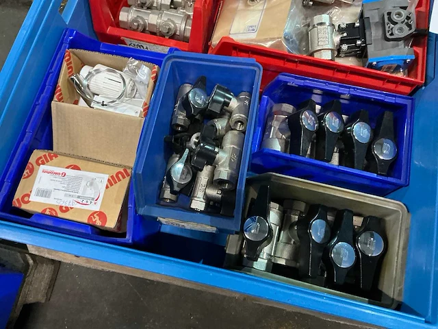 Partij messing afsluiters - afbeelding 6 van  7