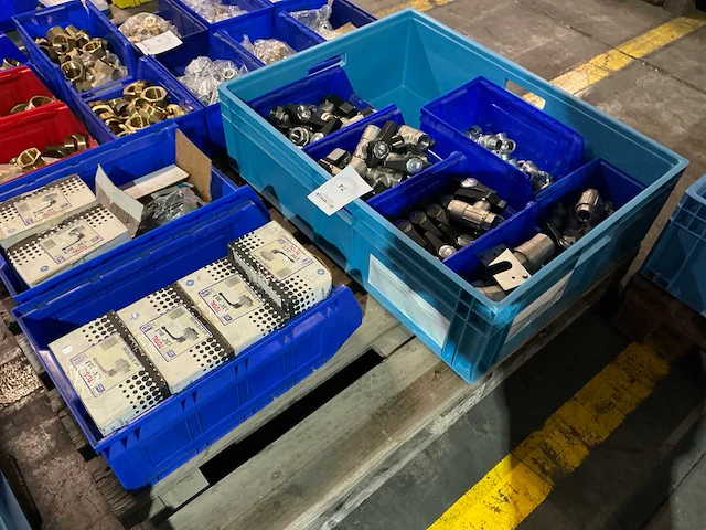 Partij messing afsluiters - afbeelding 3 van  10