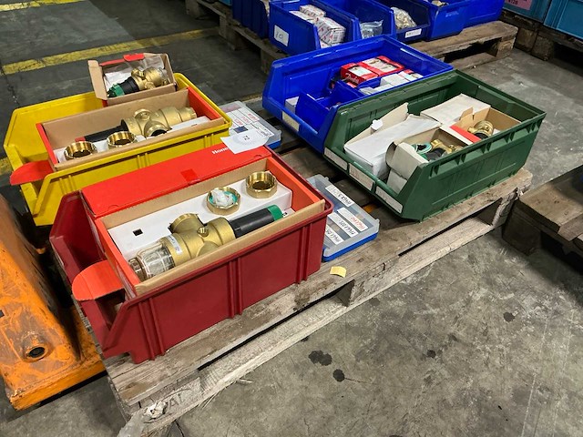 Partij messing cv-installatie materiaal - afbeelding 10 van  10