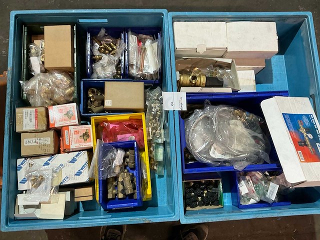 Partij messing cv-installatie materiaal - afbeelding 1 van  15
