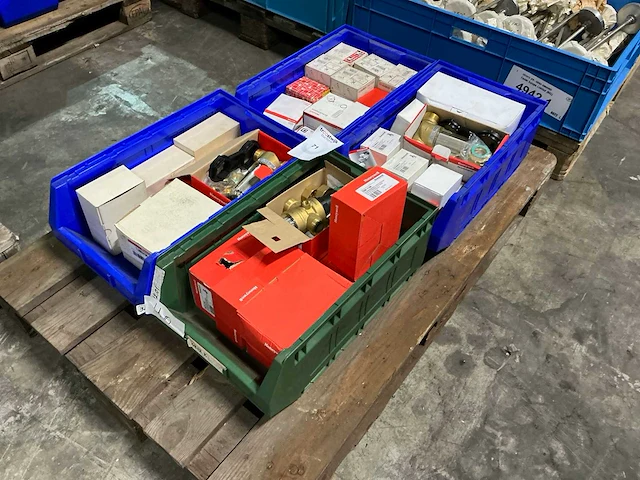 Partij messing cv-installatie materiaal - afbeelding 6 van  13