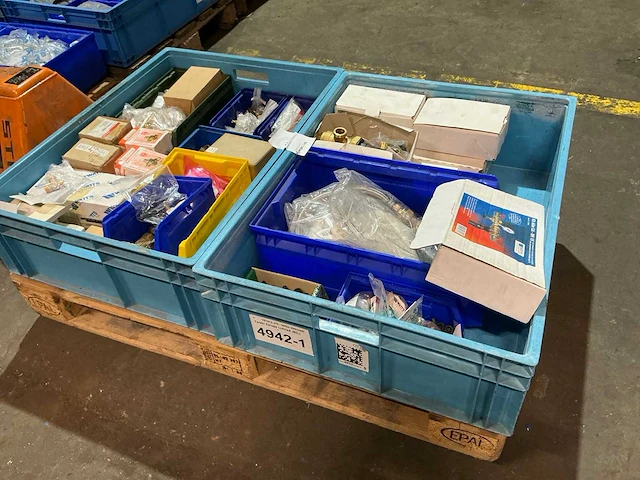 Partij messing cv-installatie materiaal - afbeelding 9 van  15