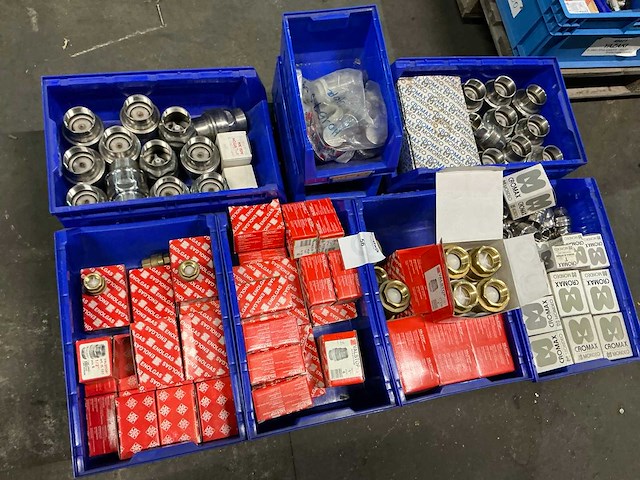 Partij messing en rvs terugslagkleppen - afbeelding 1 van  11