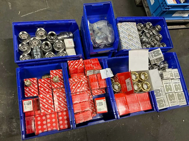 Partij messing en rvs terugslagkleppen - afbeelding 1 van  11