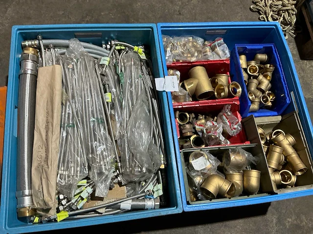 Partij messing fitting materiaal - afbeelding 1 van  8