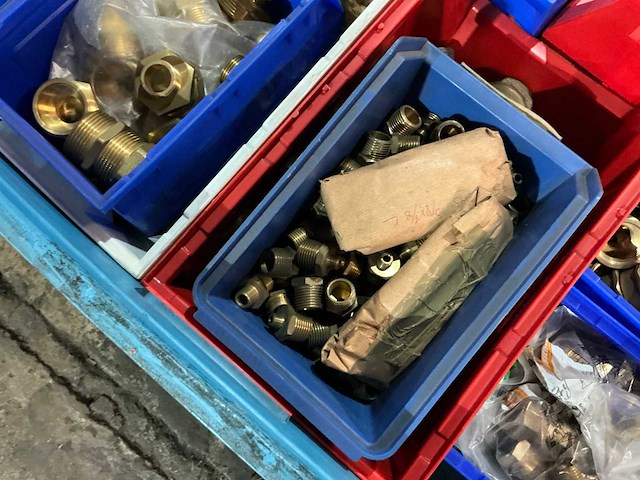 Partij messing fittingmateriaal en slangkoppellingen - afbeelding 10 van  14