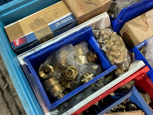 Partij messing fittingmateriaal en slangkoppellingen - afbeelding 11 van  14