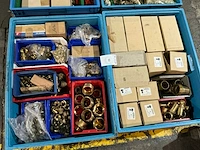 Partij messing fittingmateriaal en slangkoppellingen