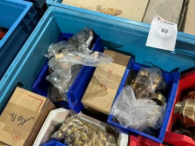 Partij messing fittingmateriaal en slangkoppellingen - afbeelding 12 van  14