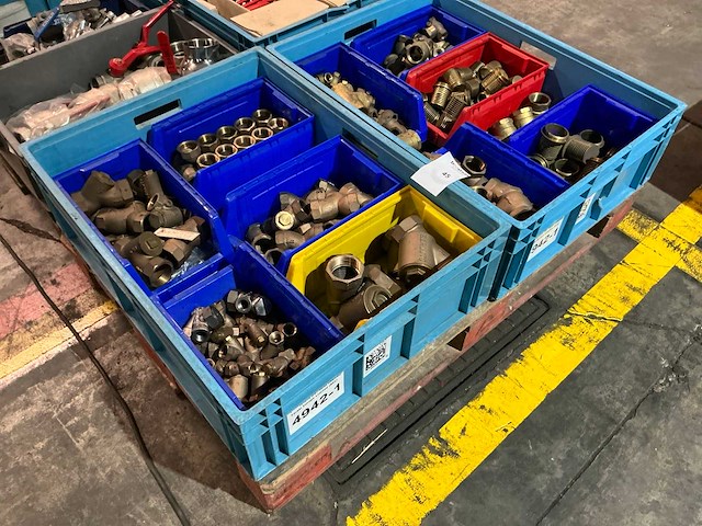 Partij messing fittingmateriaal - afbeelding 2 van  9